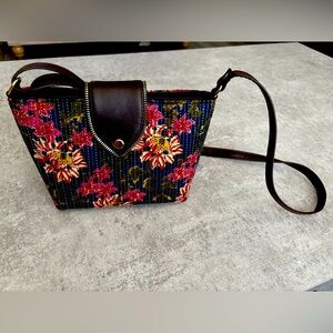 R.‎ C Custom Tailoring Women's Small Crossbody Purse, Floral Print, Summer/Fall